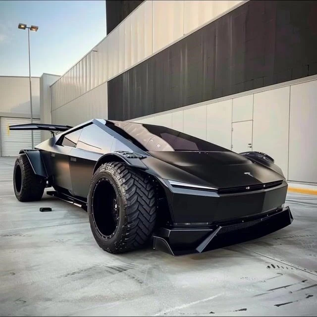 Кастомный автомобиль королевского синего цвета