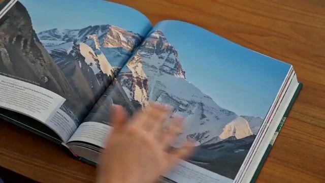 Роскошный переворот страниц книги