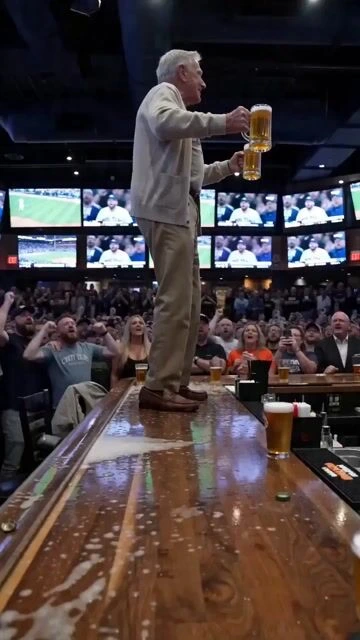 Эстетика съёмки телефона в переполненном спортбаре