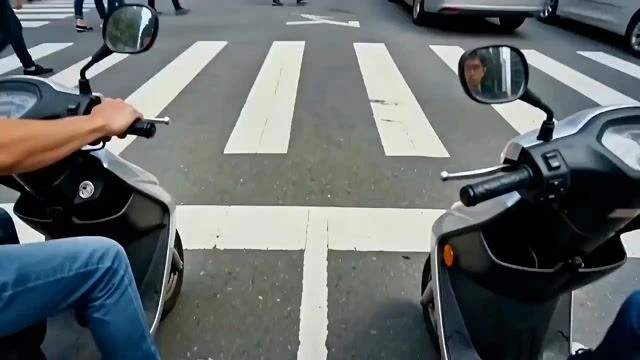 Улица Тайбэя с неожиданным поворотом
