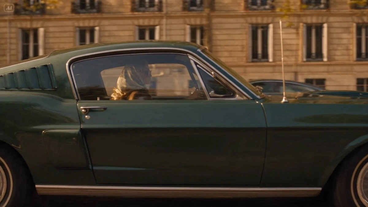 Классический Mustang на закате