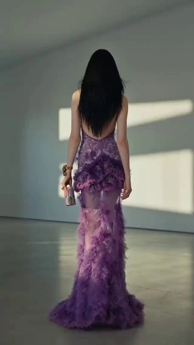 Рекламный промпт виртуальной примерки в fashion-стиле